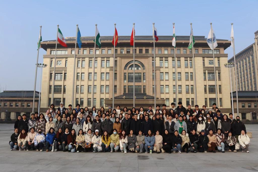 beat365中国唯一官方网站组织毕业生开展“走进上合研...